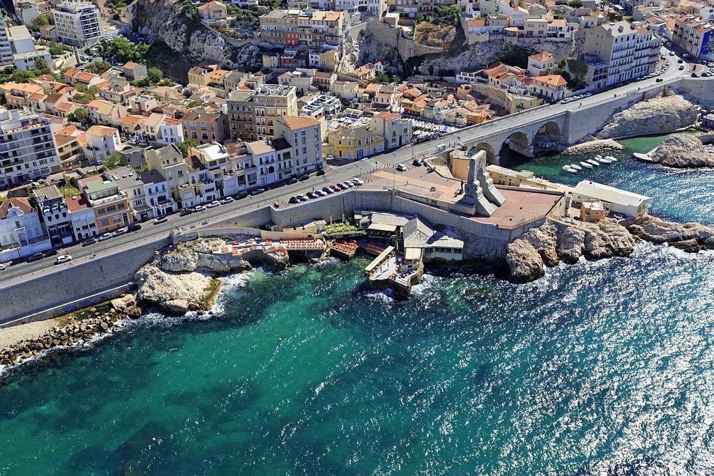 Marseille, 7e arrondissement, quartier d'Endoume, Corniche JF Kennedy, Porte de L'Orient, monument aux morts de l'armee d'Orient et Anse des Auffes
